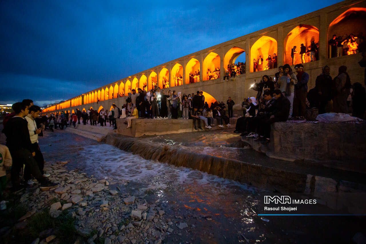 Zayanderoud Flows Again: Isfahan's Bridges Reclaim Their Beauty, Farmers Find Hope