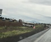 واژگونی یک اتوبوس و مینی‌بوس در آزادراه امام علی(ع) قم