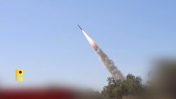 موشک‌های حزب‌الله ۳۷۰۰ ساختمان را در کریات شمونه تخریب کرد