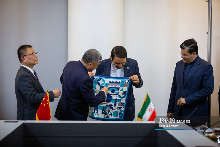 دیدار هیئت‌های شهرداری هانگژو و اصفهان