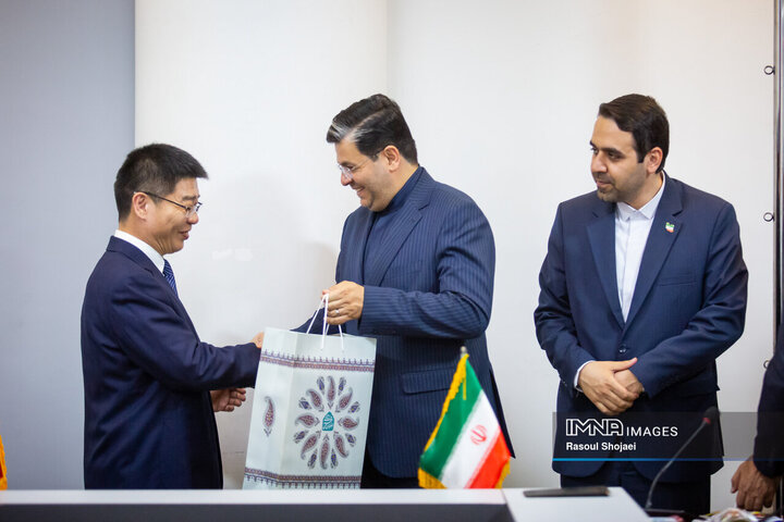 دیدار هیئت‌های شهرداری هانگژو و اصفهان