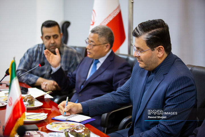 دیدار هیئت‌های شهرداری هانگژو و اصفهان