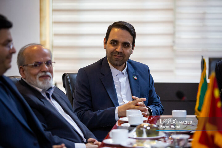 دیدار هیئت‌های شهرداری هانگژو و اصفهان