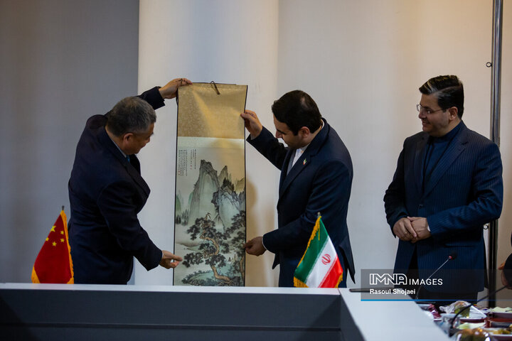 دیدار هیئت‌های شهرداری هانگژو و اصفهان