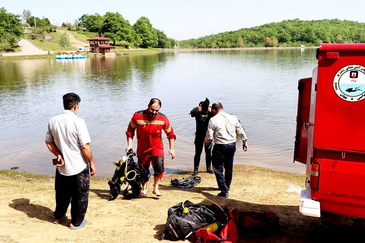 جسد مرد غرق شده از دریاچه سقالکسار رشت خارج شد