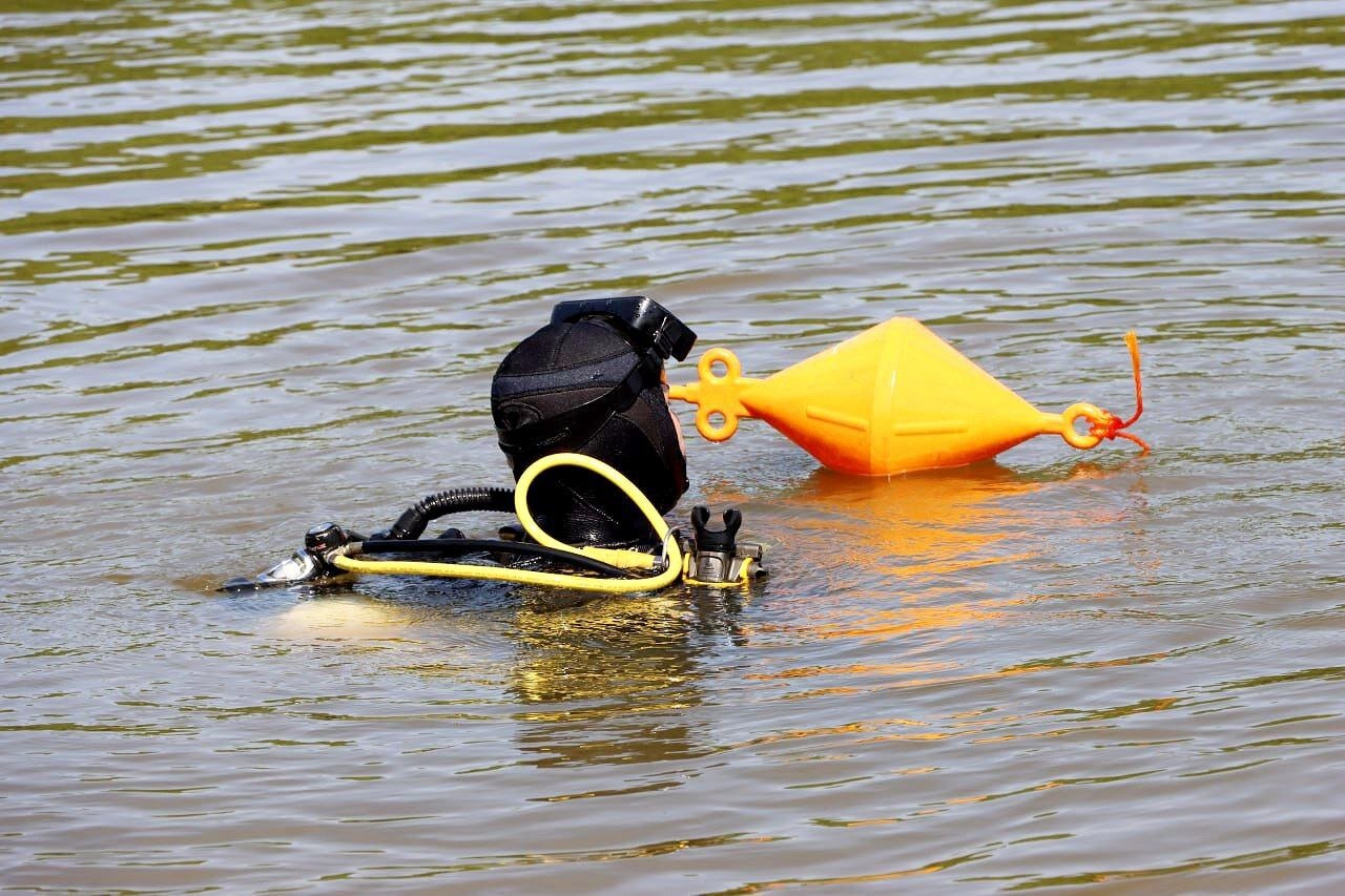 جسد مرد غرق شده از دریاچه سقالکسار رشت خارج شد