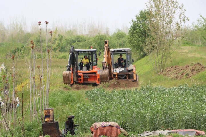 عملیات لایروبی رودخانه پیربازار رشت آغاز شد