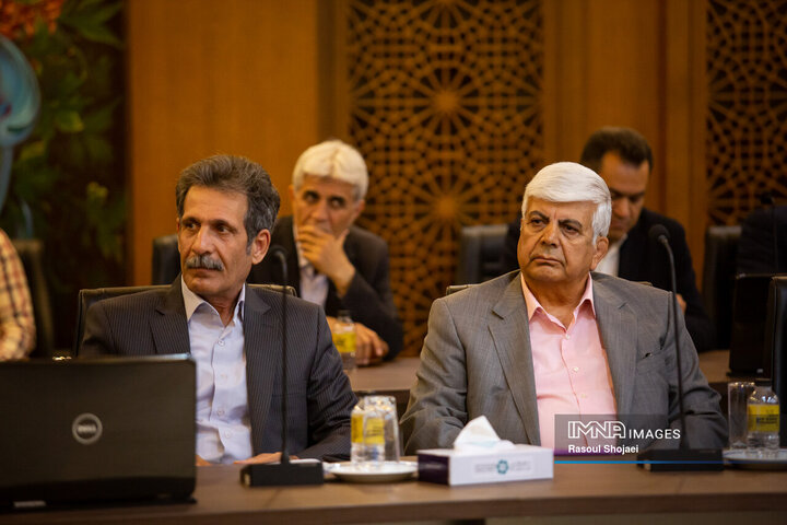 نشست هم‌اندیشی فعالان اقتصادی اصفهان