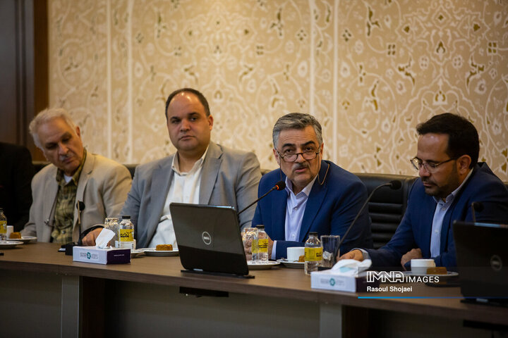 نشست هم‌اندیشی فعالان اقتصادی اصفهان