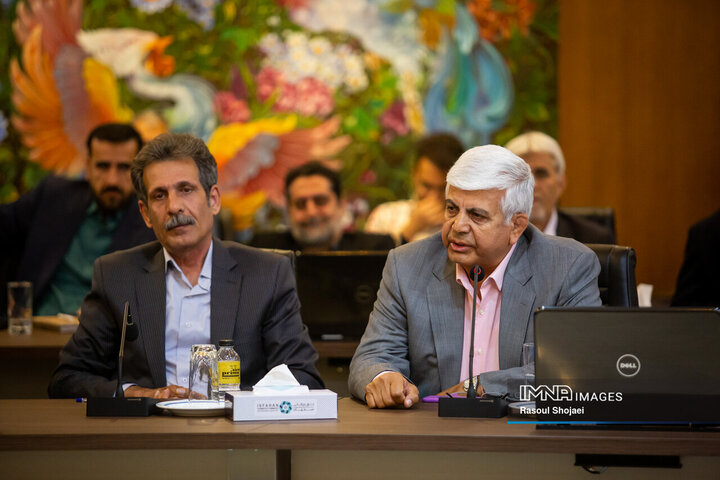 نشست هم‌اندیشی فعالان اقتصادی اصفهان