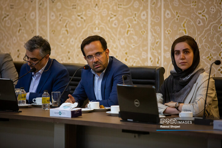 نشست هم‌اندیشی فعالان اقتصادی اصفهان