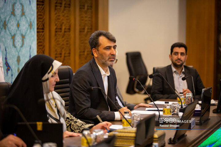 نشست هم‌اندیشی فعالان اقتصادی اصفهان