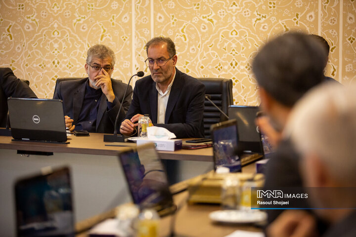 نشست هم‌اندیشی فعالان اقتصادی اصفهان