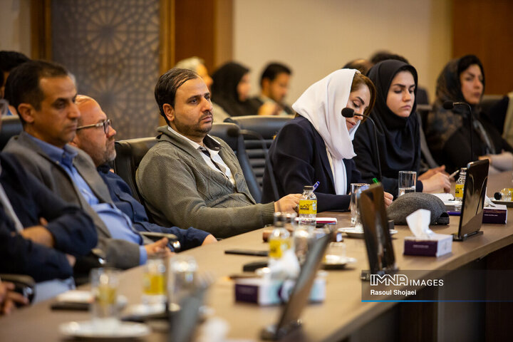 نشست هم‌اندیشی فعالان اقتصادی اصفهان