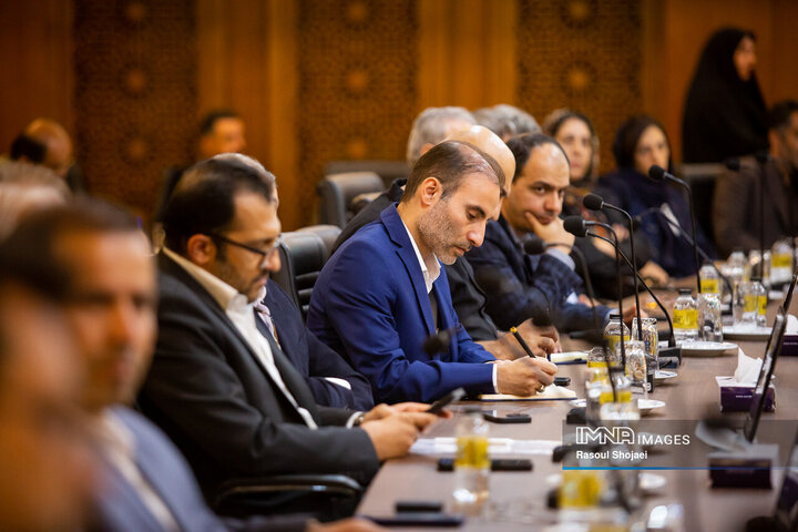 نشست هم‌اندیشی فعالان اقتصادی اصفهان