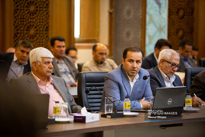 نشست هم‌اندیشی فعالان اقتصادی اصفهان