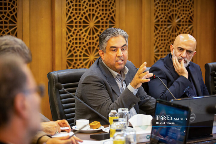 نشست هم‌اندیشی فعالان اقتصادی اصفهان