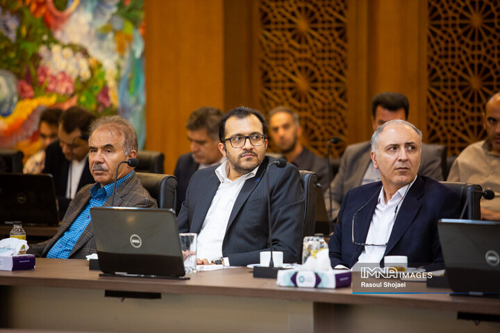 نشست هم‌اندیشی فعالان اقتصادی اصفهان