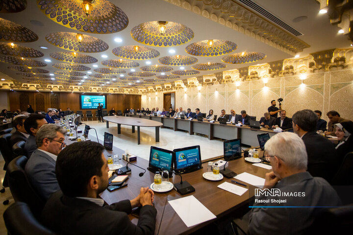 نشست هم‌اندیشی فعالان اقتصادی اصفهان