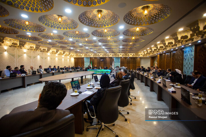 نشست هم‌اندیشی فعالان اقتصادی اصفهان
