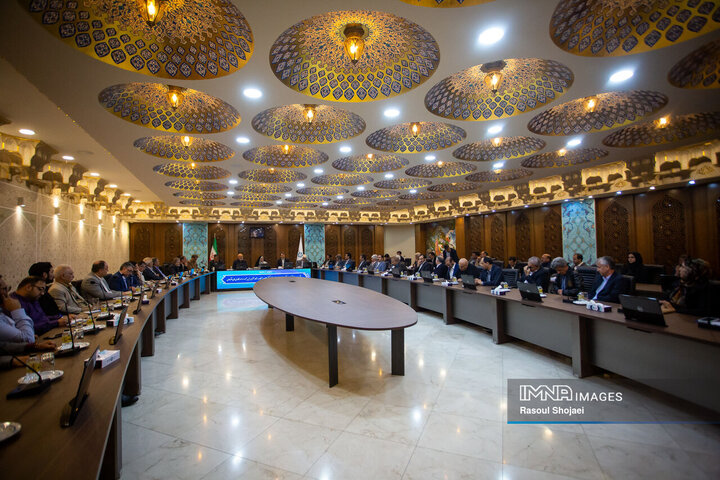 نشست هم‌اندیشی فعالان اقتصادی اصفهان