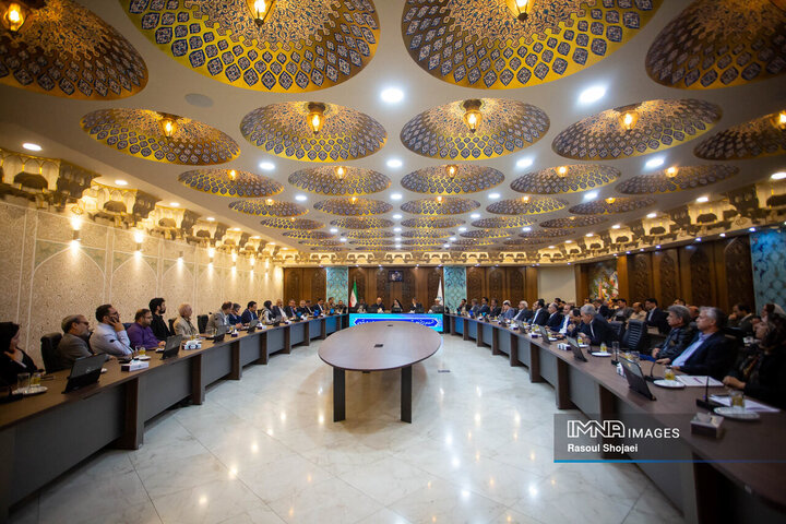 نشست هم‌اندیشی فعالان اقتصادی اصفهان