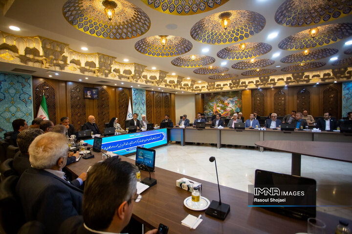 نشست هم‌اندیشی فعالان اقتصادی اصفهان