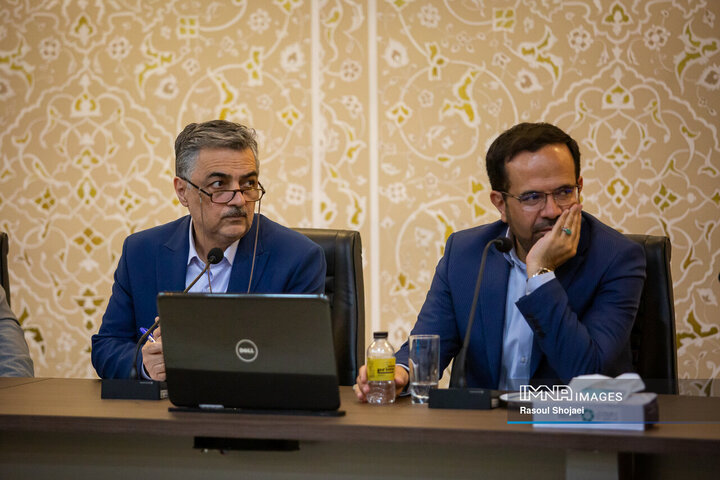 نشست هم‌اندیشی فعالان اقتصادی اصفهان