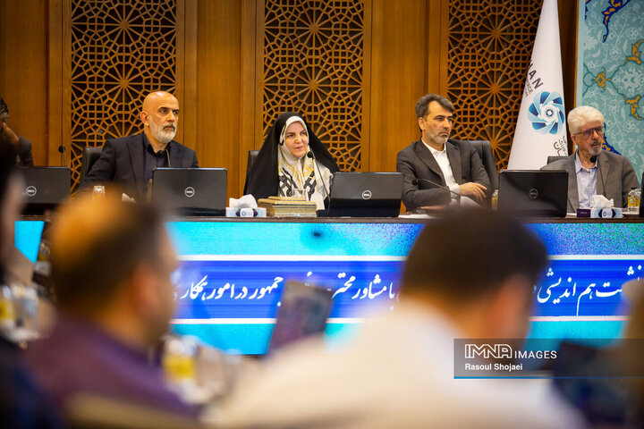 نشست هم‌اندیشی فعالان اقتصادی اصفهان