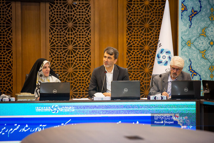 نشست هم‌اندیشی فعالان اقتصادی اصفهان