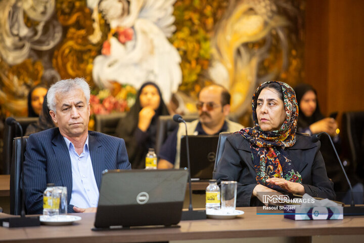 نشست هم‌اندیشی فعالان اقتصادی اصفهان