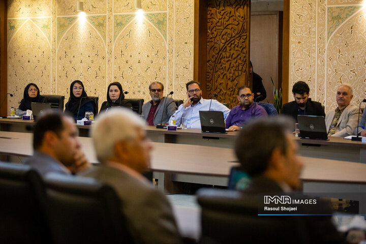 نشست هم‌اندیشی فعالان اقتصادی اصفهان