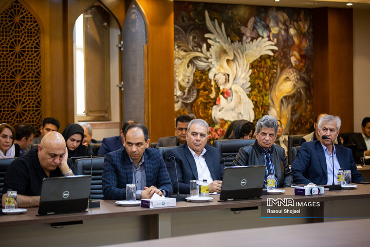 نشست هم‌اندیشی فعالان اقتصادی اصفهان