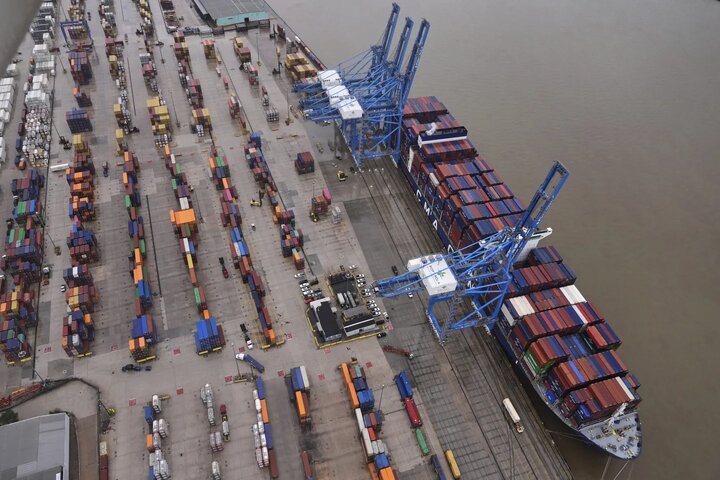 رشد ۱۵.۸ درصدی صادرات غیرنفتی در سال گذشته / رسیدن به هدف ۲۳ درصدی برنامه هفتم