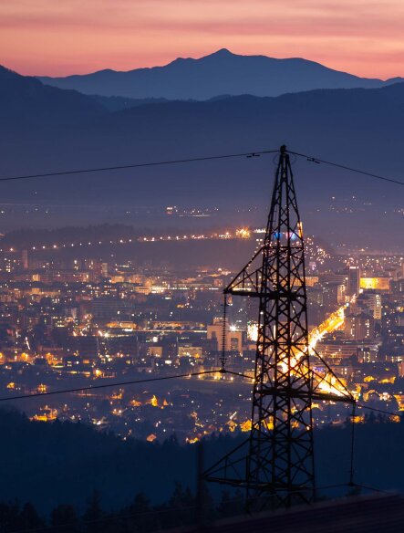 نقش شبکههای برق در توسعه حملونقل الکتریکی