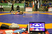 حال‌وهوای مسابقات کشتی جام تختی / از گزارش زنده عامل تا استقبال تماشاگران + فیلم