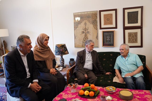 وزیر ارشاد به منزل قباد شیوا رفت