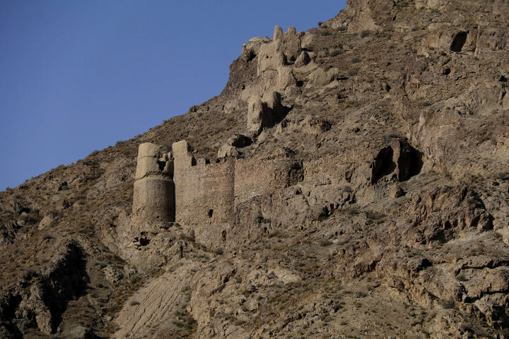 قلعه عجیبی که آب در آن سربالا می‌رود!