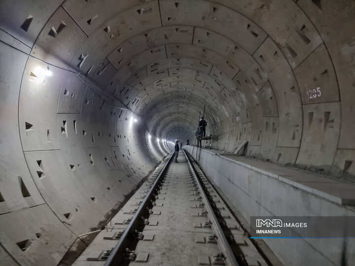 بازدید معاونین شهردار اصفهان از روند تکمیل خط دو قطار شهری