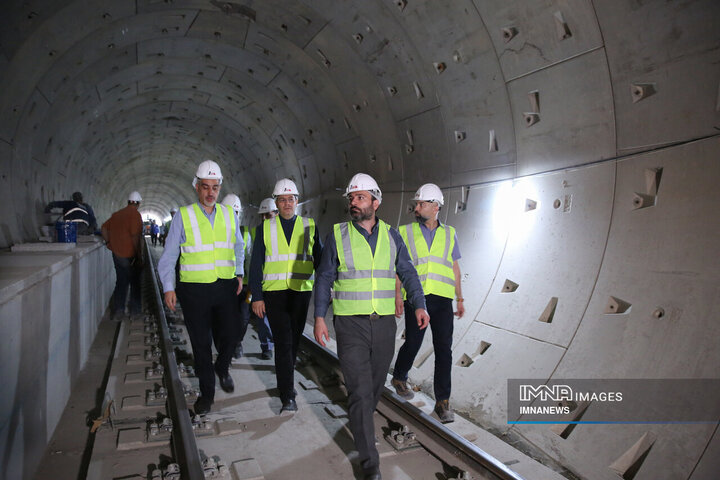 بازدید معاونین شهردار اصفهان از روند تکمیل خط دو قطار شهری
