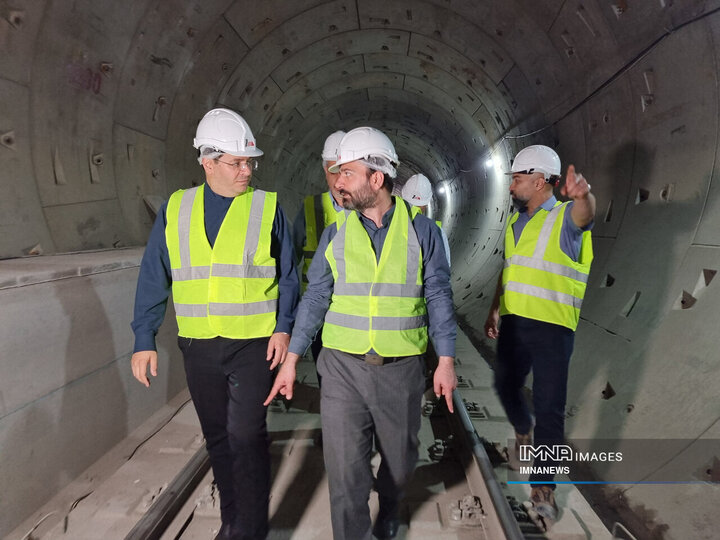 بازدید معاونین شهردار اصفهان از روند تکمیل خط دو قطار شهری
