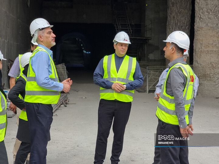 بازدید معاونین شهردار اصفهان از روند تکمیل خط دو قطار شهری