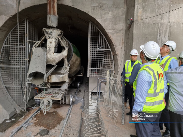 بازدید معاونین شهردار اصفهان از روند تکمیل خط دو قطار شهری