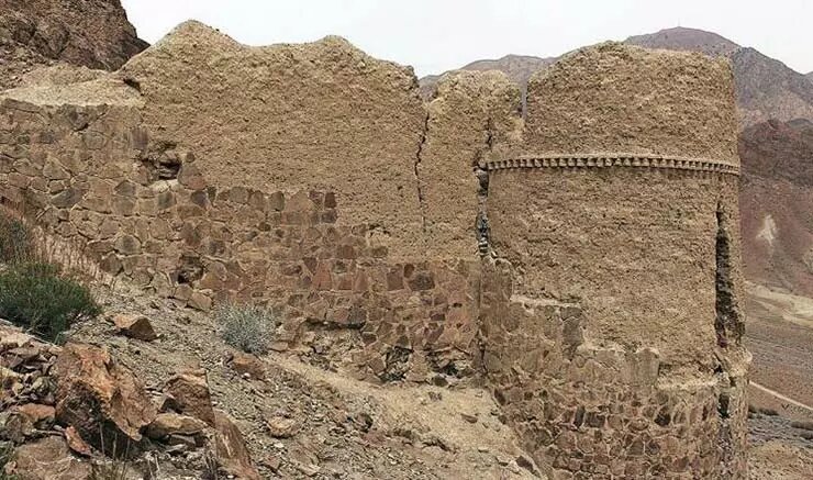 قلعه عجیبی که آب در آن سر بالا میرفت!