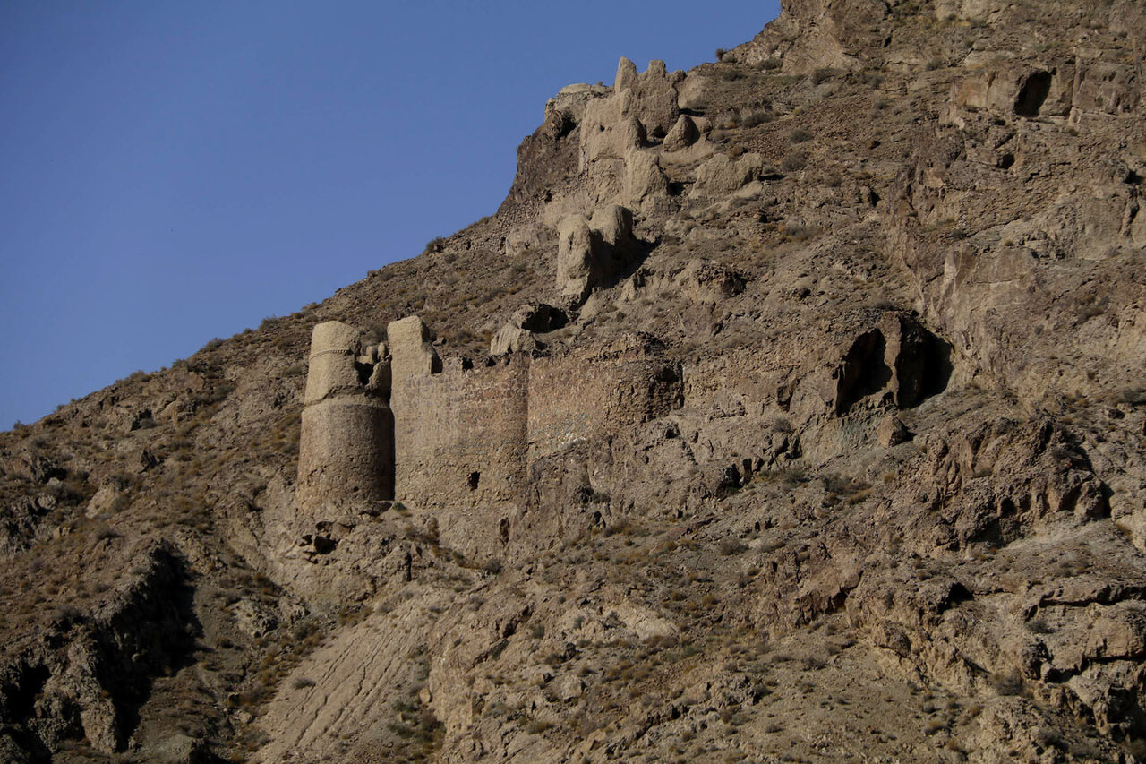 قلعه عجیبی که آب در آن سر بالا میرفت!