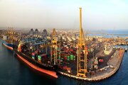 نخستین شناور نفتی در بندر شهید رجایی پهلو گرفت