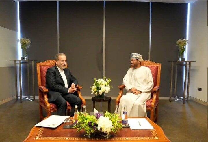 دیدار عراقچی با وزیر خارجه عمان در مسقط