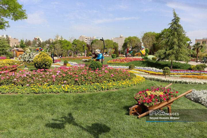 جشنواره گل‌ها در مشهد