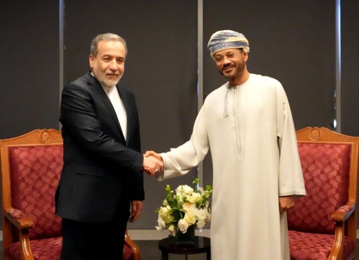 Iranian Foreign Minister Meets Omani Counterpart Ahead of Indirect Talks with US