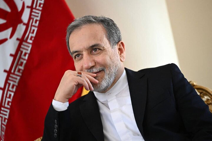 واکنش عراقچی به حضور رهبر انقلاب در حسینیه امام خمینی: با تو میشود دل به دریا زد